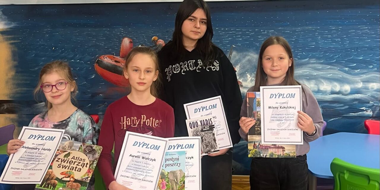 Gratulacje dla najlepszych uczniów