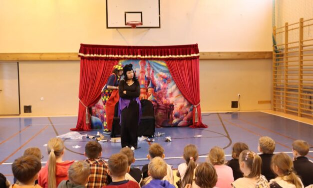 „Profilaktyka szkolna- jestem wolny od uzależnień”-spektakl