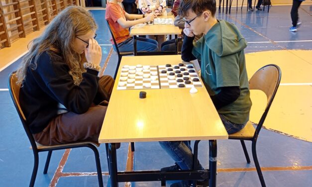 Szkolny Turniej Warcab Stupolowych